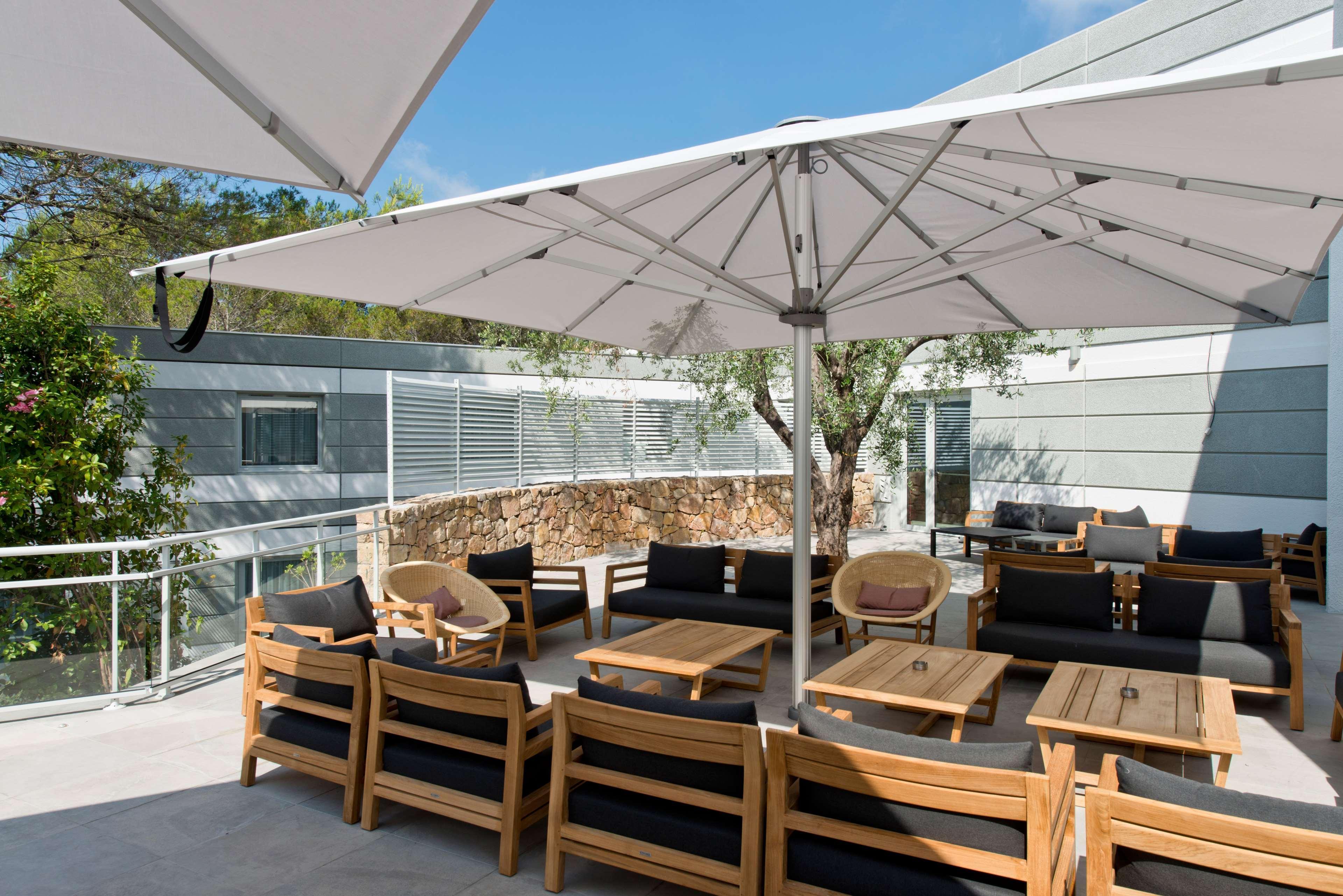 Golden Tulip Sophia Antipolis - Hotel & Spa Valbonne Esterno foto