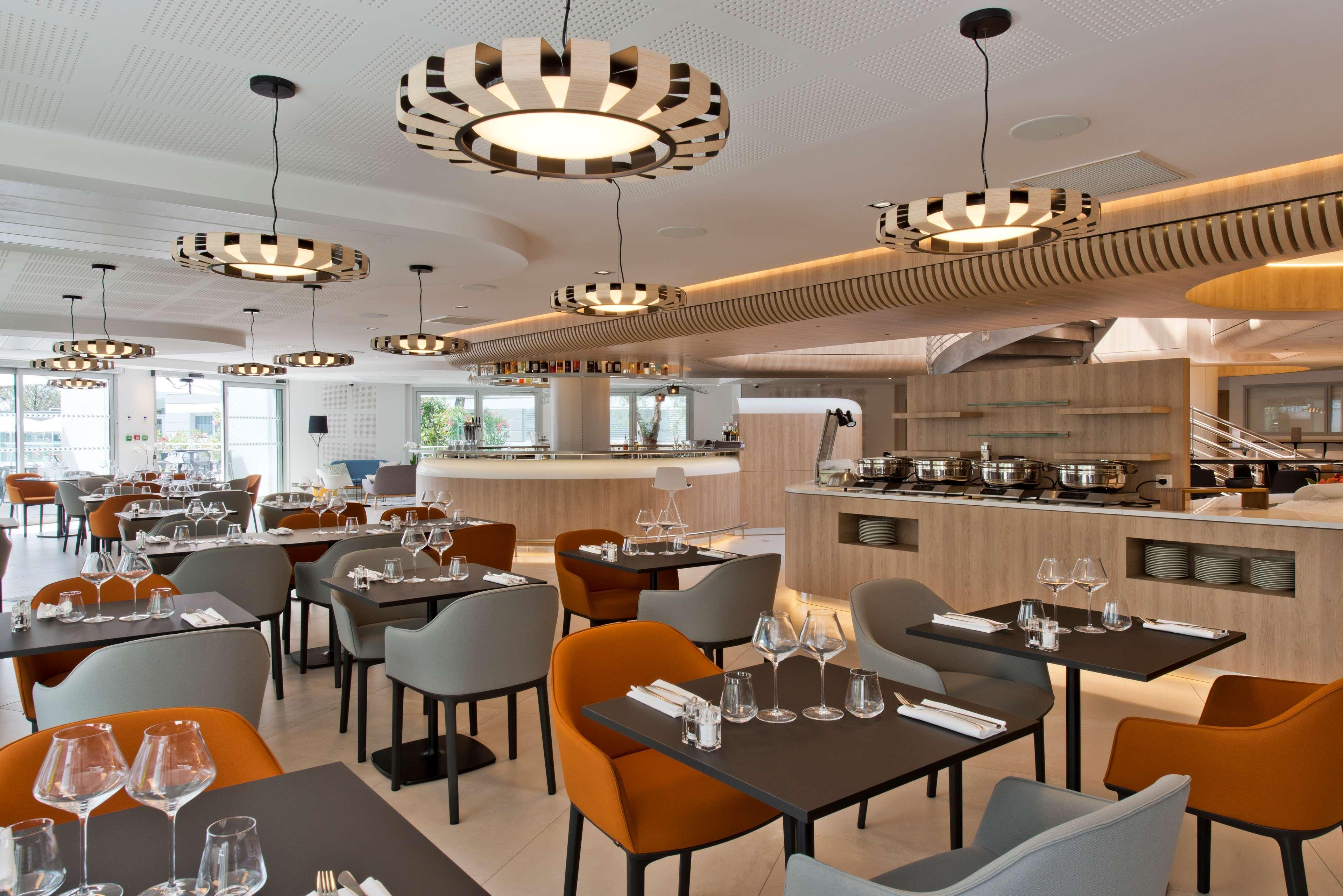 Golden Tulip Sophia Antipolis - Hotel & Spa Valbonne Esterno foto