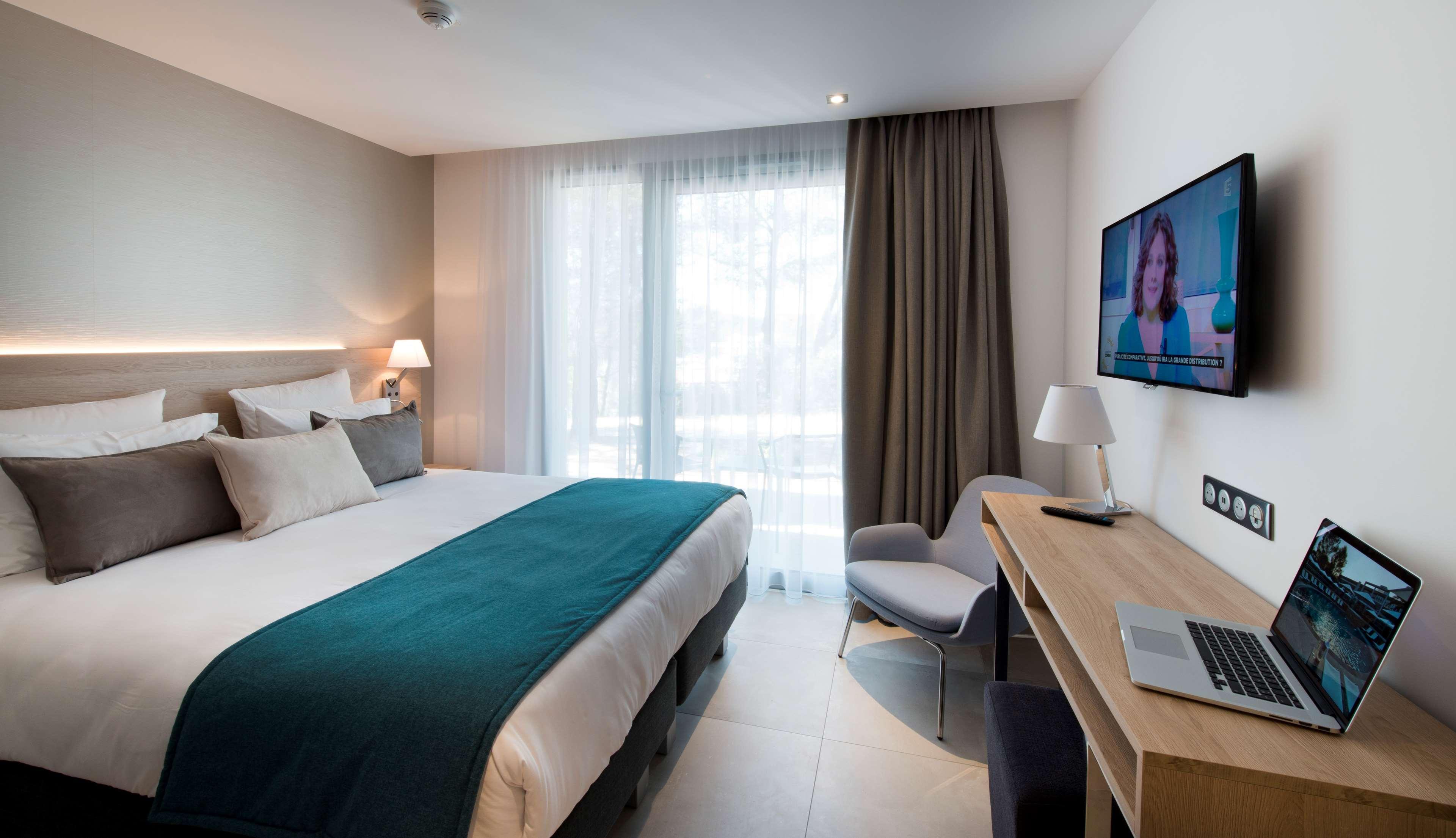 Golden Tulip Sophia Antipolis - Hotel & Spa Valbonne Esterno foto