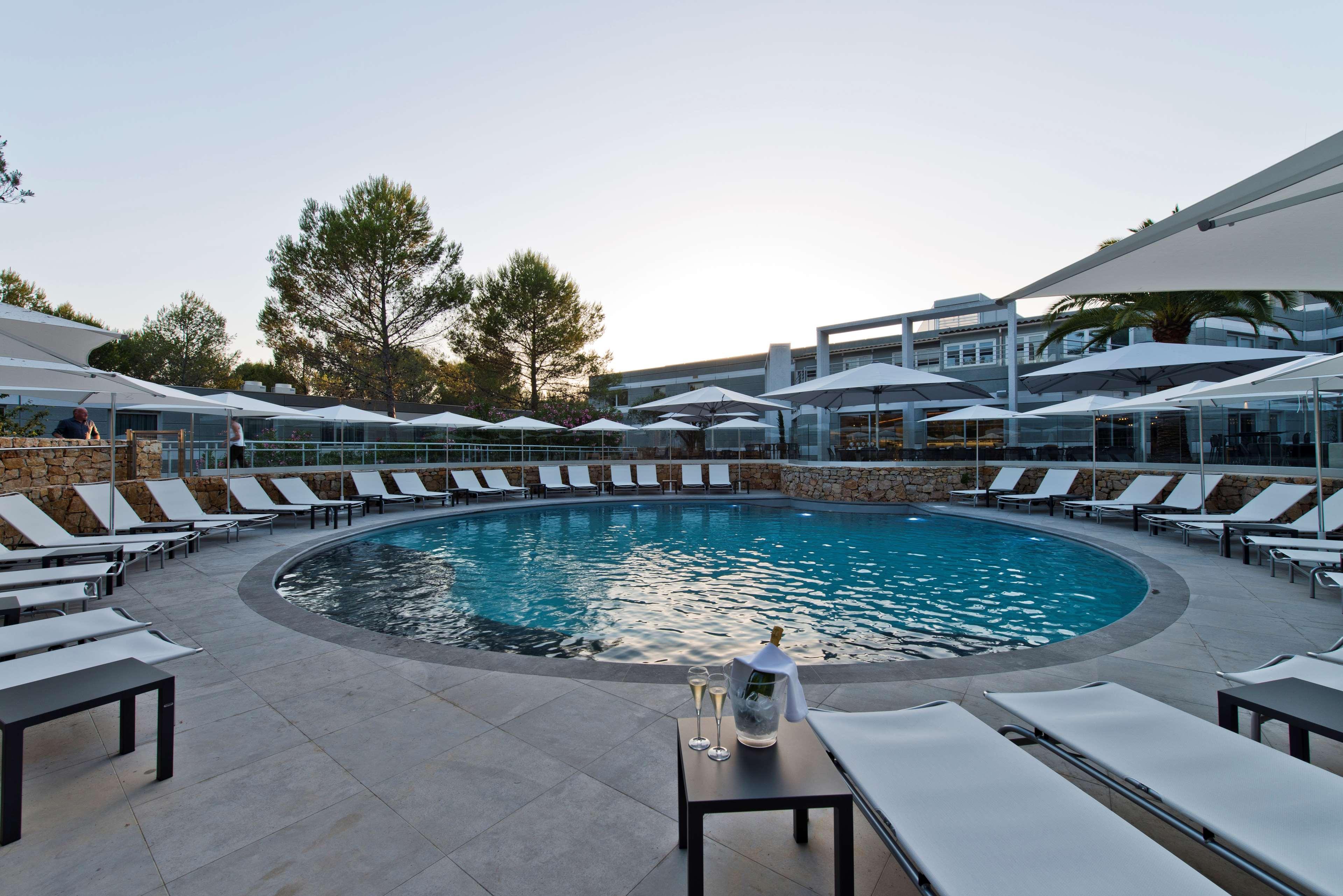 Golden Tulip Sophia Antipolis - Hotel & Spa Valbonne Esterno foto